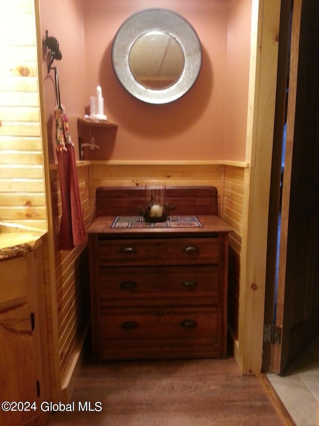 bathroom featuring large vanity