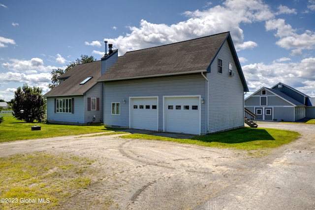 view of front of home featuring a front yard and a garage