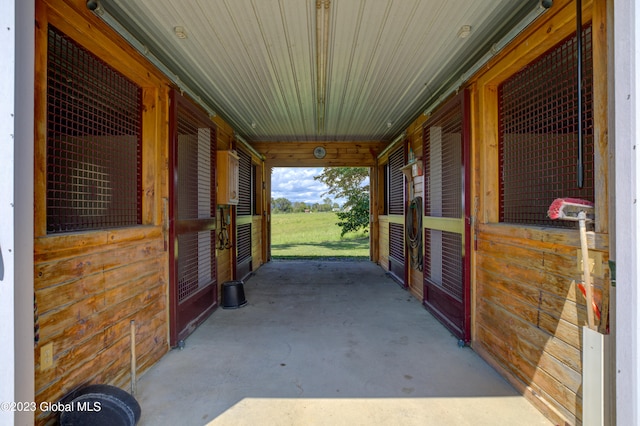 view of stable featuring an outdoor structure