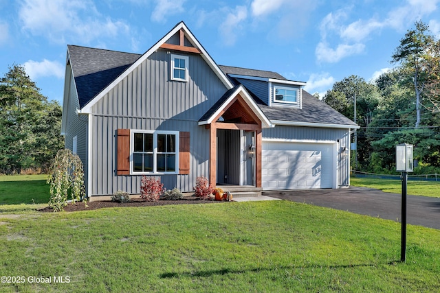 view of front of home featuring a front yard