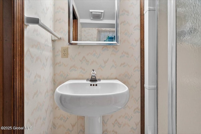 12 Lori Ln, Clifton Park, NY 12065 - bathroom featuring wallpapered walls