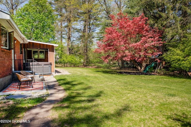 view of yard featuring a patio area