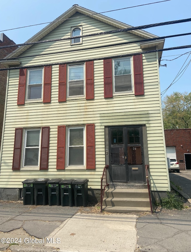 view of front of property