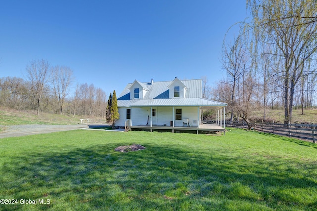 view of front of home featuring a front yard