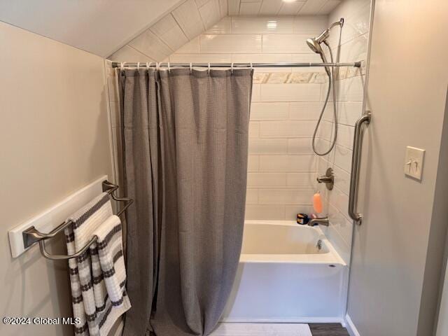 bathroom featuring shower / tub combo