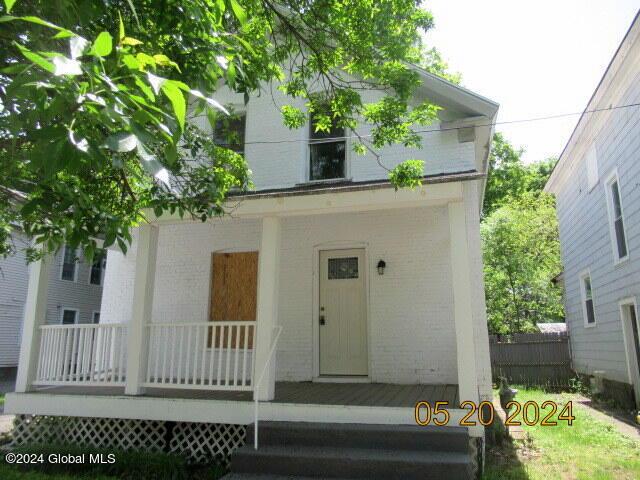 view of front of house featuring a porch