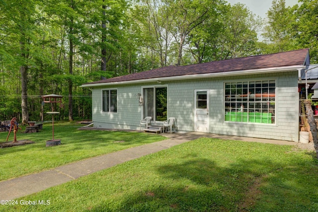 ranch-style home with a front yard