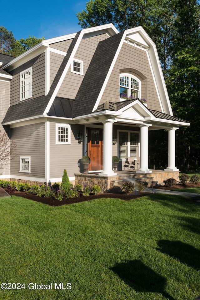 view of front of home featuring a front lawn and covered porch