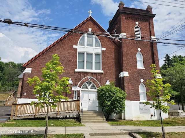 view of front facade