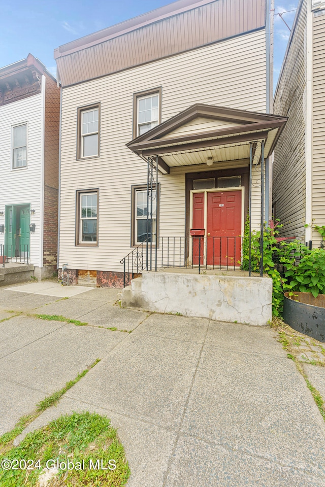 view of front of home