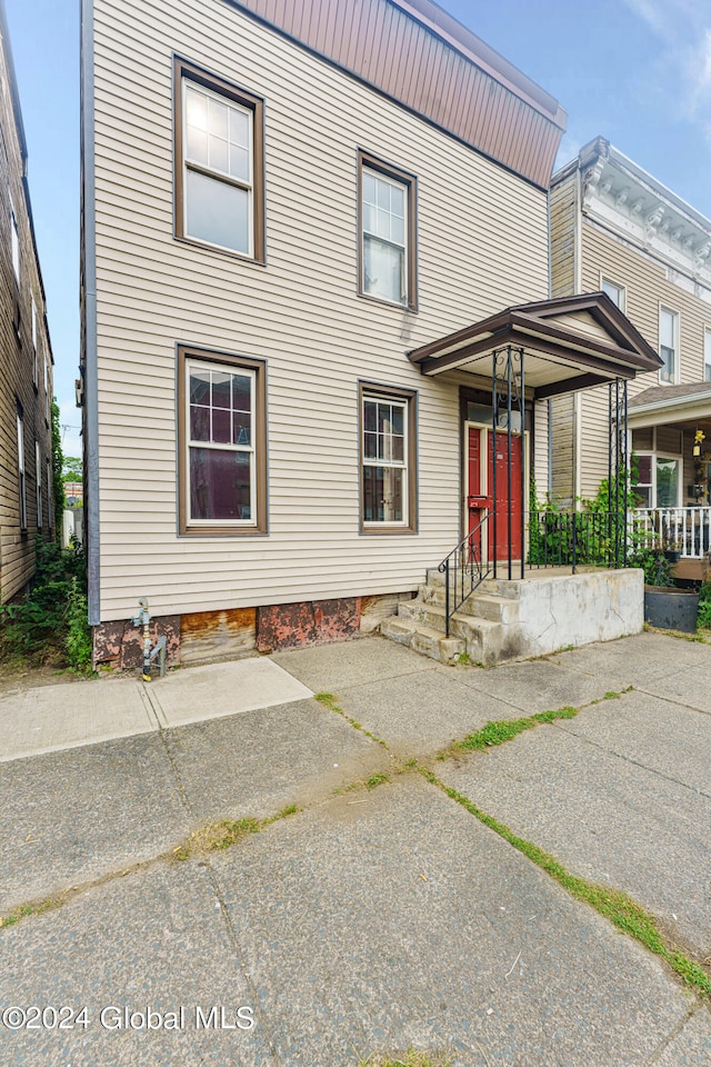 view of front of home