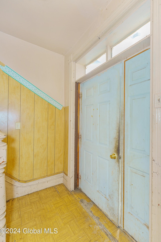 foyer entrance featuring light parquet floors