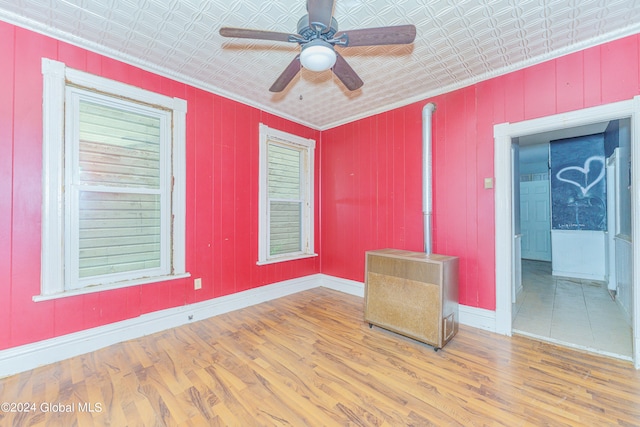 empty room with ceiling fan, ornamental molding, and hardwood / wood-style floors