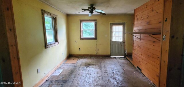 empty room with ceiling fan