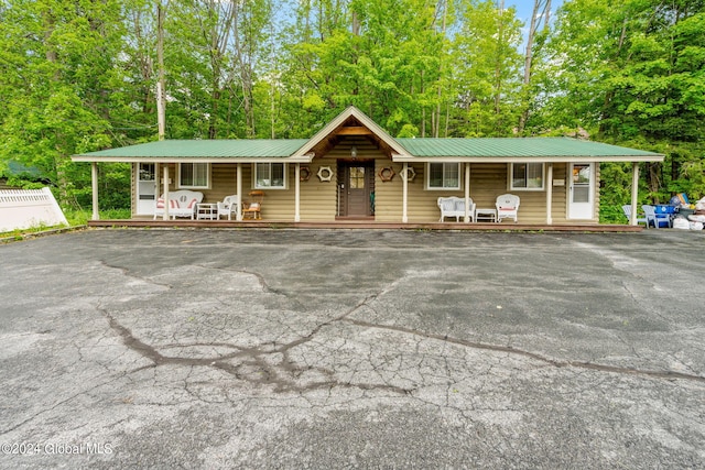 view of front of home with covered porch