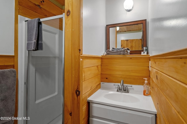 bathroom featuring large vanity