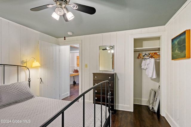 bedroom featuring dark hardwood / wood-style floors, ceiling fan, and a closet