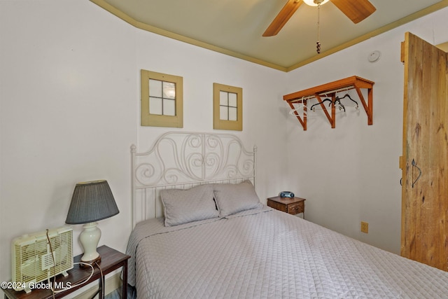 bedroom with ceiling fan