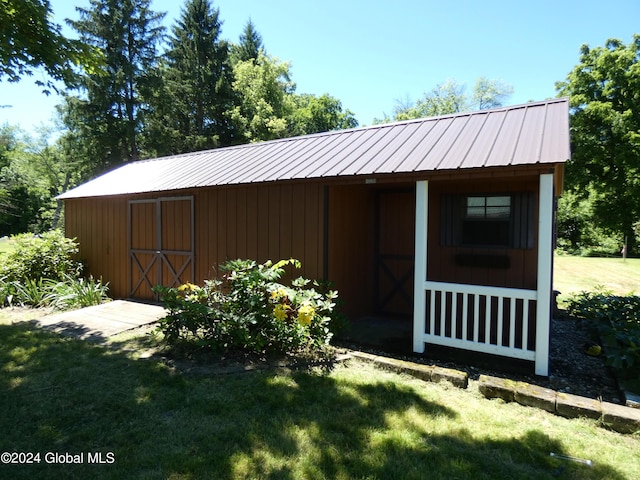 view of outdoor structure with a lawn