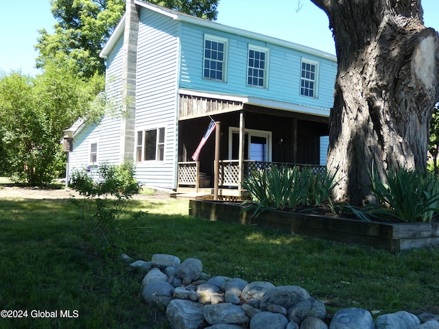 view of front of home with a front yard