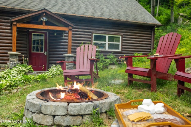 view of yard featuring an outdoor fire pit