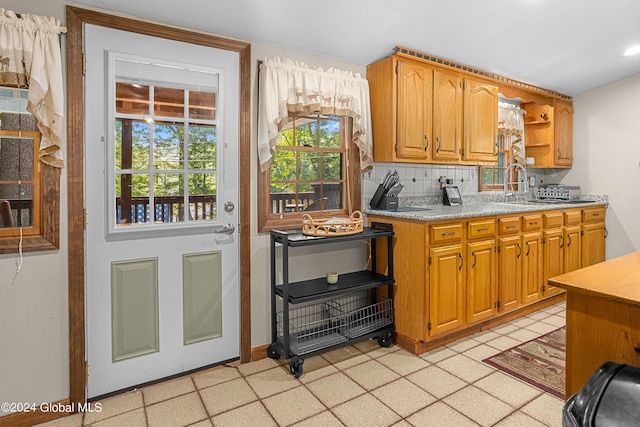 kitchen with sink, plenty of natural light, and tasteful backsplash