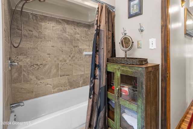 bathroom featuring shower / tub combo