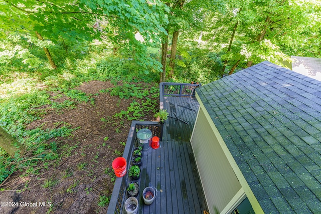 exterior space featuring an outbuilding