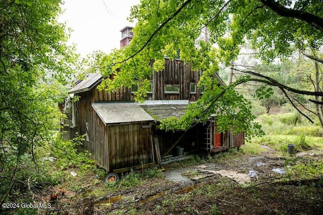 view of outdoor structure