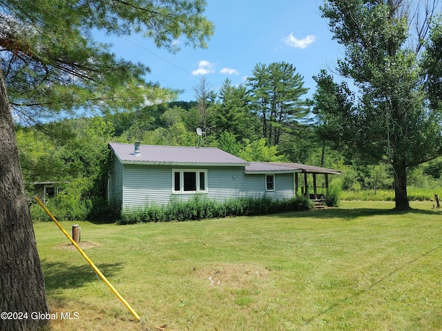 exterior space featuring a lawn