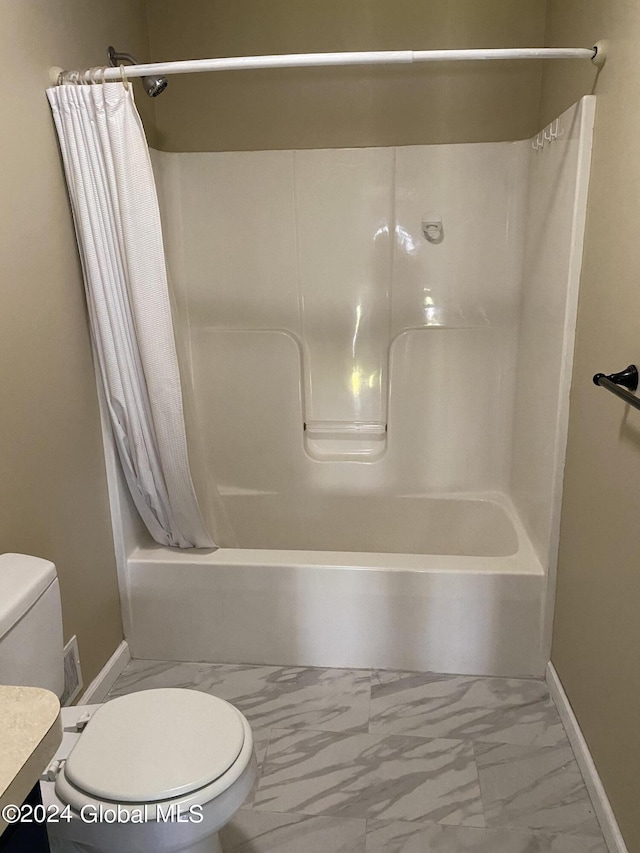 full bath featuring marble finish floor, shower / bath combination with curtain, toilet, vanity, and baseboards