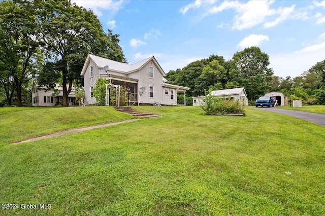 view of front of property with a front yard