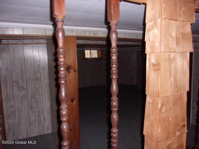 2119 Broadway, Schenectady, NY 12306 - details featuring wood walls