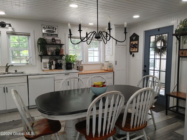 dining room featuring sink, a healthy amount of sunlight, and hardwood / wood-style floors