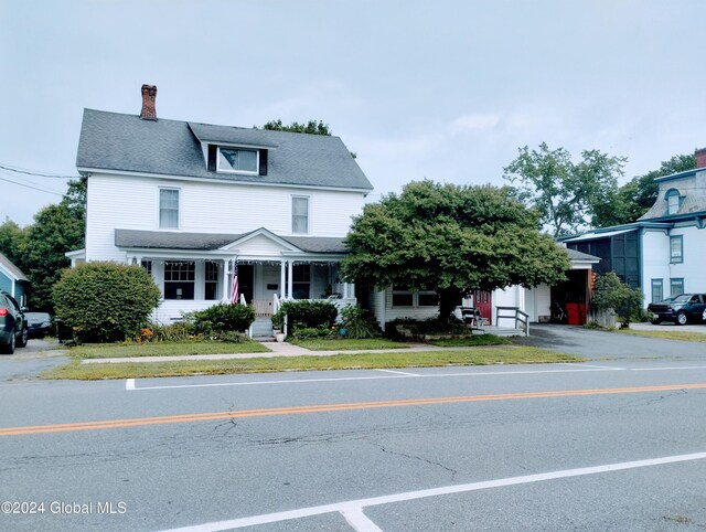 view of front of property with a front lawn