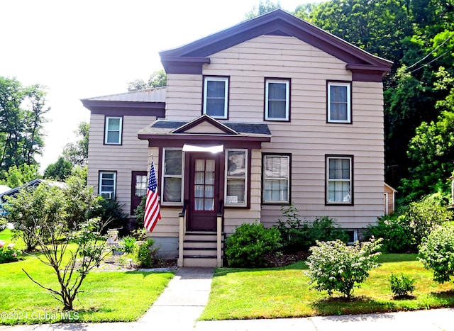 view of front of house featuring a front yard