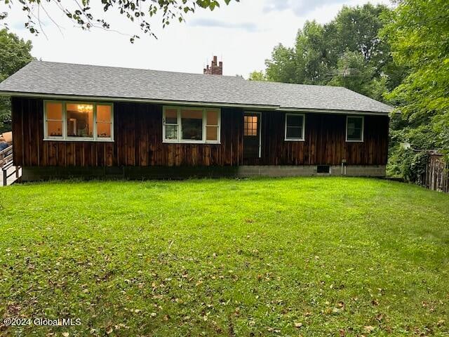 ranch-style home with a front lawn