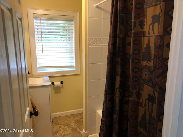 bathroom with shower / tub combo