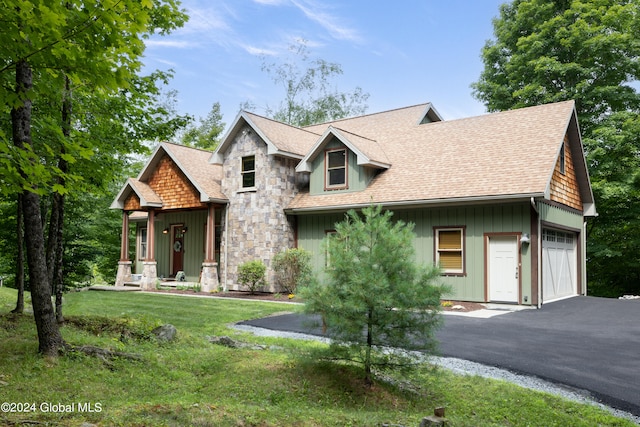 view of front facade with a garage and a front yard