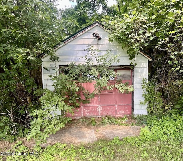 view of outdoor structure featuring an outdoor structure
