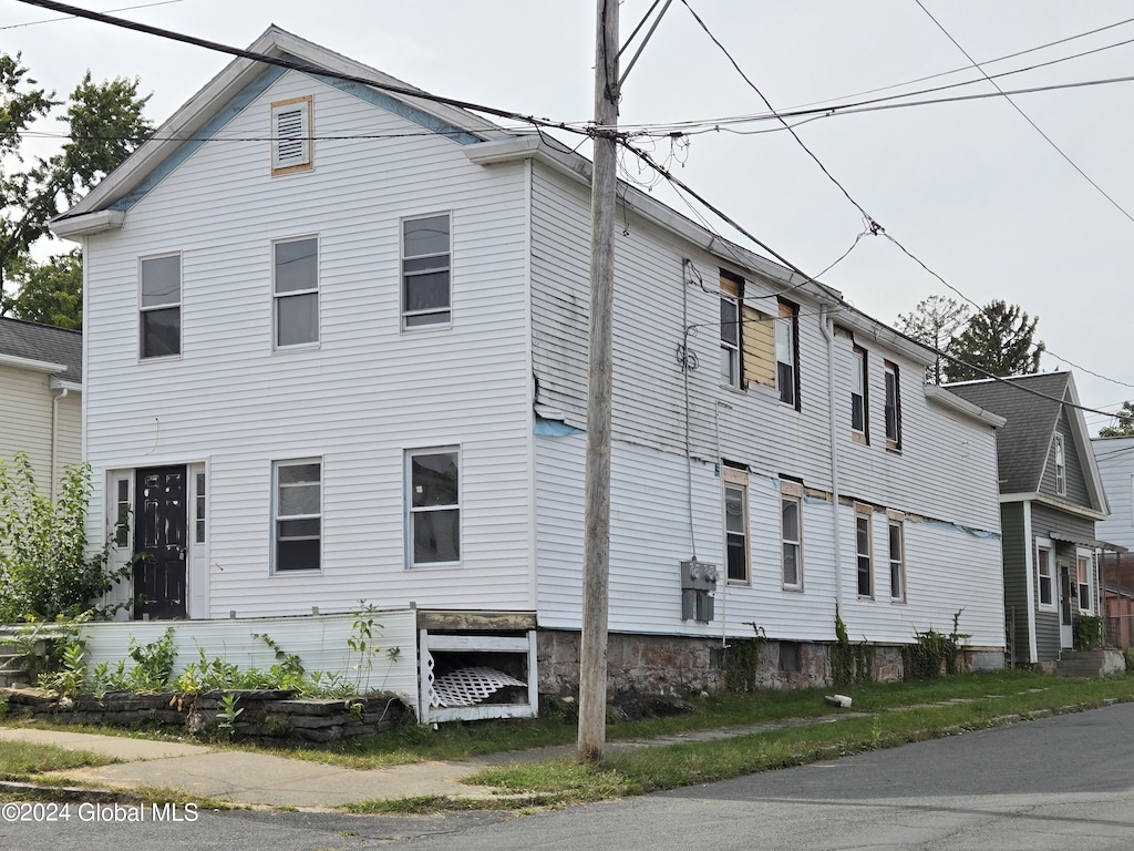 view of home's exterior