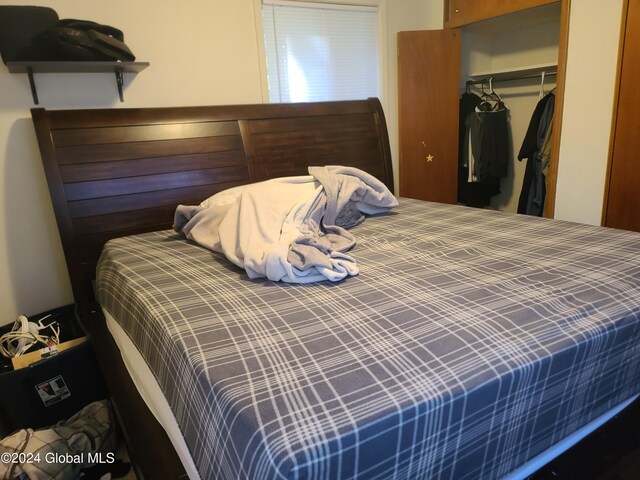 bedroom featuring a closet