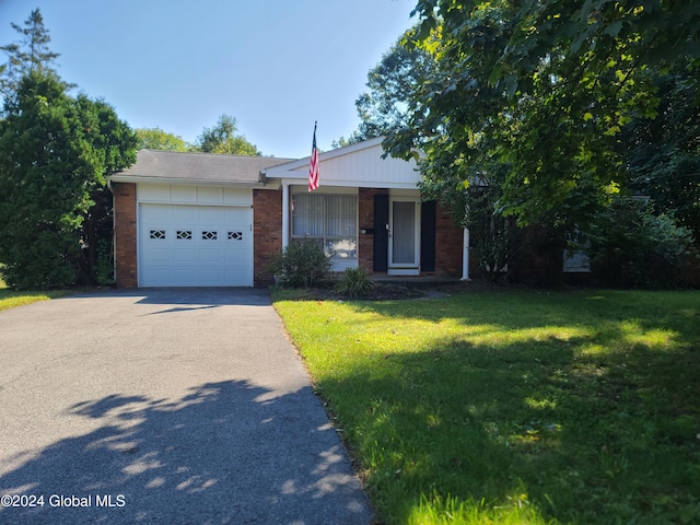 view of front facade with a garage and a front yard