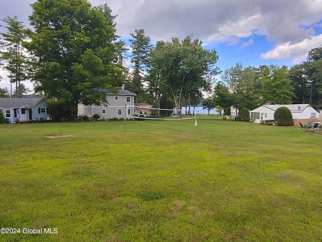 view of yard featuring volleyball court