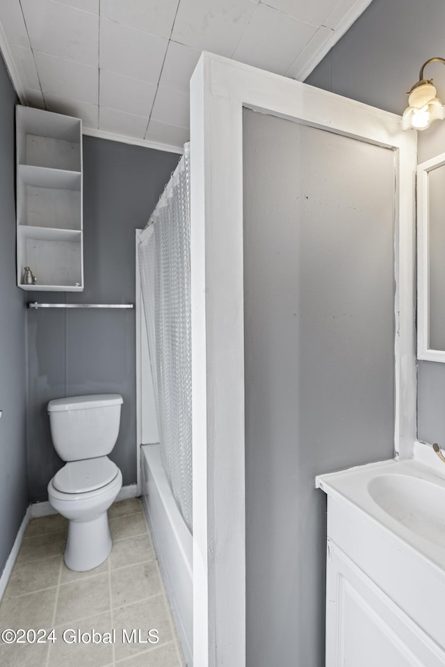 full bathroom featuring tile patterned flooring, vanity, shower / bathtub combination with curtain, and toilet