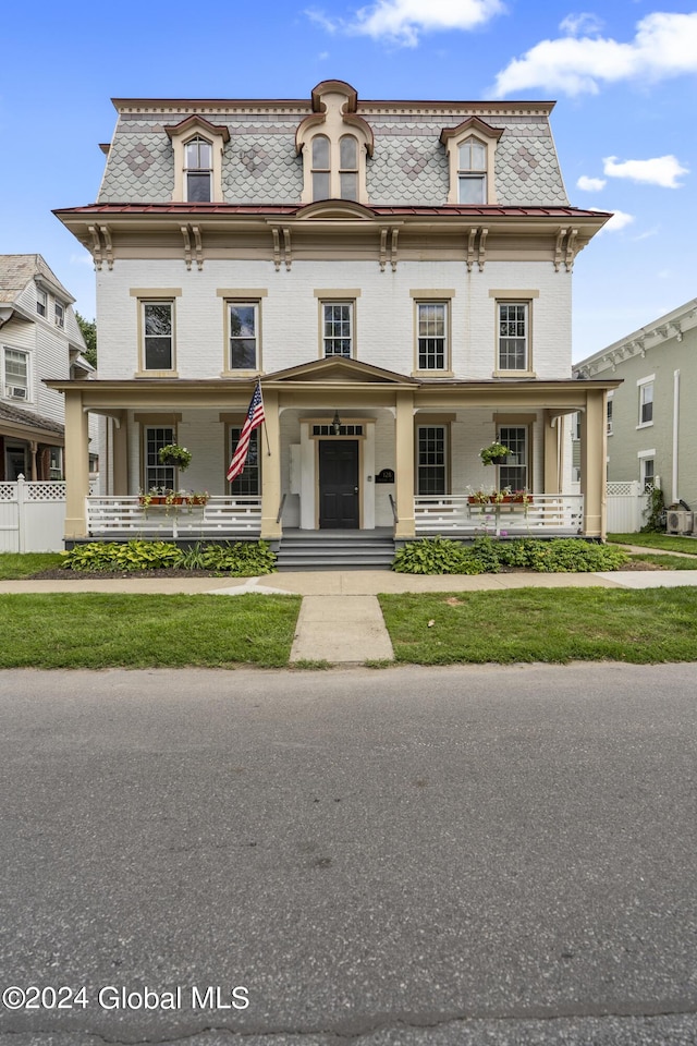 view of front of house featuring covered porch