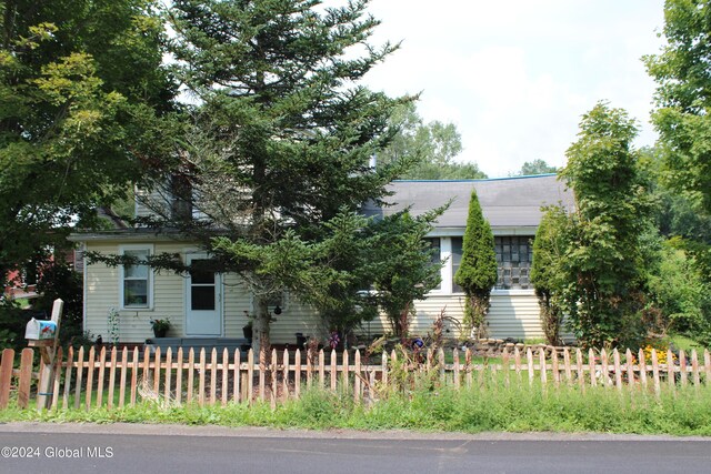 view of front of house