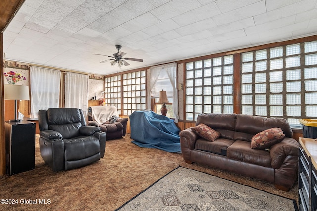 carpeted living room featuring ceiling fan