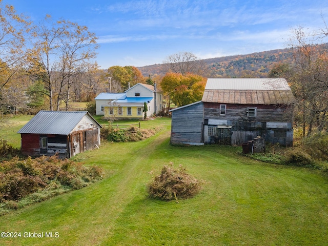 view of yard featuring a mountain view and an outbuilding