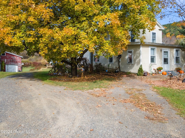 view of front of home featuring an outdoor structure